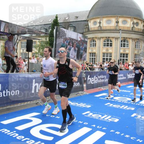29.06.2025 - hella hamburg halbmarathon Michael Strokosch http://msf.ph/oto/8298882 29.06.2025 10:57:30 Ziel 3435, 5926, 6272, 6281, 6302, 8393, 9727, 12144, 13245, 13394, 15695, 16093, 16830, 17160, 17758, 17828 meine-sportfotos.de