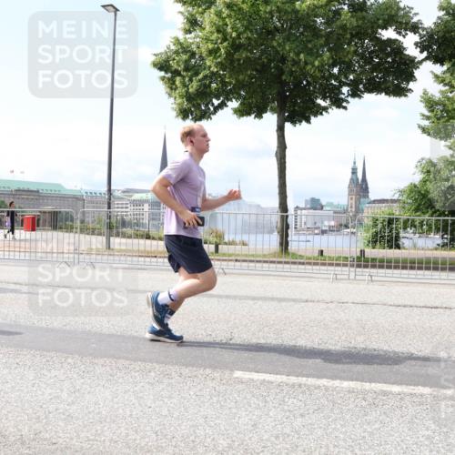 29.06.2025 - hella hamburg halbmarathon Lena Gebhardt http://msf.ph/oto/8298904 29.06.2025 10:12:07 Lombardsbrücke 1062, 1328, 1531, 1790, 1850, 1992, 2661, 3363, 3746, 4227, 5176, 5379, 5605, 6871, 7474, 7571, 9191, 9253, 9405, 9428, 9705, 10042, 10409, 10428, 10685, 11507, 11509, 11525, 11537, 11581, 11917, 12473, 13171, 13177, 13542, 13958, 14060, 14196, 14313, 14384, 14863, 14868, 15137, 15945, 16379, 16976, 17080, 17638, 17774, 17866, 18261, 18395, 18429, 18655 meine-sportfotos.de