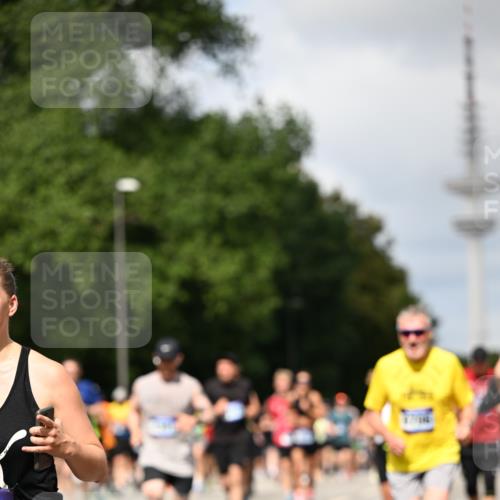29.06.2025 - hella hamburg halbmarathon Dr. Thomas Lammeyer http://msf.ph/oto/8298940 29.06.2025 10:37:48 Kennedybrücke 1189, 1275, 1896, 1995, 2342, 2526, 2776, 3264, 3345, 3812, 3848, 4361, 4433, 4449, 4807, 5075, 5141, 5180, 5557, 5561, 5584, 5821, 5822, 5887, 6515, 6516, 6956, 6999, 7027, 7308, 7309, 7633, 7705, 8157, 8349, 8375, 8377, 8383, 8401, 8620, 8891, 9234, 9258, 9438, 9591, 9706, 9799, 9995, 10800, 11092, 11111, 11237, 11260 meine-sportfotos.de