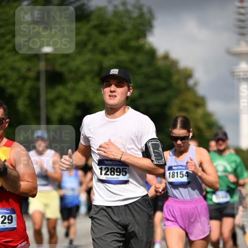 29.06.2025 - hella hamburg halbmarathon Dr. Thomas Lammeyer http://msf.ph/oto/8298956 29.06.2025 09:53:54 Kennedybrücke 1358, 1675, 1688, 1803, 1882, 2415, 2568, 2675, 2826, 3332, 4398, 4528, 4823, 5409, 5436, 5745, 5791, 5803, 6458, 6529, 6649, 7774, 8450, 8958, 9017, 9116, 9302, 9365, 9711, 10218, 10922, 11305, 11379 meine-sportfotos.de