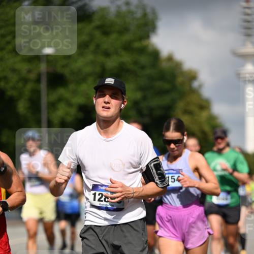 29.06.2025 - hella hamburg halbmarathon Dr. Thomas Lammeyer http://msf.ph/oto/8298978 29.06.2025 09:53:54 Kennedybrücke 1358, 1675, 1688, 1803, 1882, 2415, 2568, 2675, 2826, 3332, 4398, 4528, 4823, 5409, 5436, 5745, 5791, 5803, 6458, 6529, 6649, 7774, 8450, 8958, 9017, 9116, 9302, 9365, 9711, 10218, 10922, 11305, 11379 meine-sportfotos.de