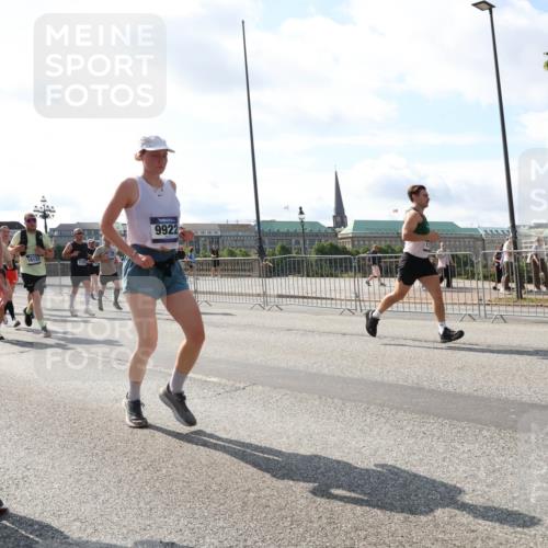 29.06.2025 - hella hamburg halbmarathon Lena Gebhardt http://msf.ph/oto/8298981 29.06.2025 09:59:25 Lombardsbrücke 12910, 8730, 18122, 22, 9922, 1319, 1334, 1366, 1506, 1595, 1642, 1715, 1719, 1955, 1972, 2282, 2391, 2432, 2630, 2741, 2911, 3037, 3112, 3279, 3668, 3715, 4426, 4467, 4837, 4839, 5299, 5391, 5420, 5457, 5458, 5465, 5492, 5866, 6390, 6399, 6414, 6415, 6416, 7033, 7037, 7129, 7130, 7232, 7395, 7833, 7864, 8509, 8520, 8542, 8652, 8772, 8798, 8846, 8929, 9142, 9488, 9655, 9884, 9903, 9907, 9922, 9984, 10020, 10266, 11039, 11568 meine-sportfotos.de