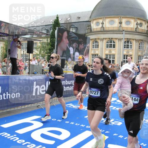29.06.2025 - hella hamburg halbmarathon Michael Strokosch http://msf.ph/oto/8299034 29.06.2025 10:57:31 Ziel 3435, 5015, 5134, 5728, 6281, 6302, 8393, 9727, 12144, 13245, 13394, 15695, 16093, 16830, 17160, 17758, 17828 meine-sportfotos.de