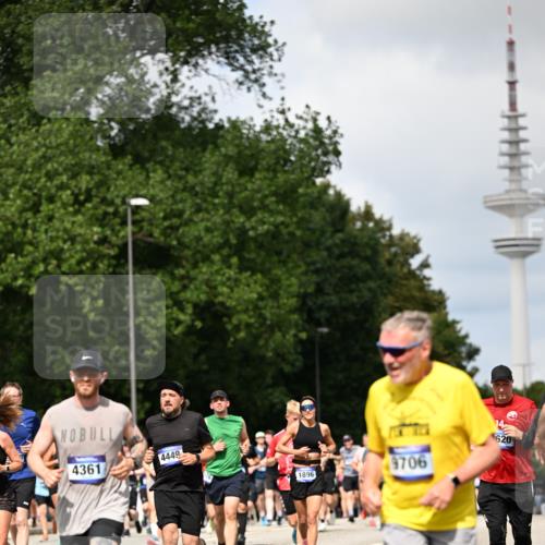 29.06.2025 - hella hamburg halbmarathon Dr. Thomas Lammeyer http://msf.ph/oto/8299039 29.06.2025 10:37:49 Kennedybrücke 1189, 1275, 1896, 1995, 2342, 2526, 2776, 3264, 3340, 3345, 3812, 3848, 4361, 4433, 4449, 4807, 5075, 5141, 5180, 5557, 5561, 5584, 5821, 5822, 5887, 6515, 6516, 6956, 6999, 7027, 7308, 7309, 7633, 7653, 7982, 8157, 8349, 8375, 8377, 8383, 8401, 8620, 8891, 9234, 9258, 9438, 9591, 9706, 9799, 9995, 10800, 11092, 11111, 11237, 11260 meine-sportfotos.de