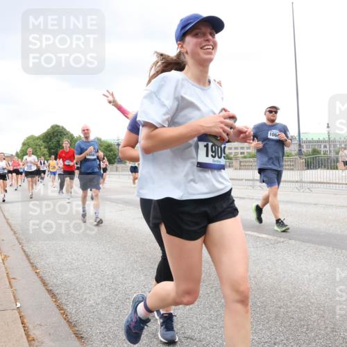 29.06.2025 - hella hamburg halbmarathon Lena Gebhardt http://msf.ph/oto/8299046 29.06.2025 10:56:18 Lombardsbrücke 10987, 1909, 106, 8305, 1047, 1113, 1738, 1909, 2095, 2143, 2307, 2793, 2915, 3257, 3268, 3438, 3520, 3675, 3676, 3953, 3987, 4083, 4265, 4354, 4473, 4773, 4836, 5237, 5306, 5438, 5580, 5693, 5757, 5994, 6055, 6056, 6113, 6494, 6594, 6690, 6968, 7025, 7028, 7090, 7307, 7516, 7616, 7711, 8005, 8108, 8110, 8305, 8517, 8533, 8606, 8766, 9383, 9435, 9606, 9838, 9948, 9953, 10449, 10555, 10569, 10640, 10740, 10784, 10987 meine-sportfotos.de