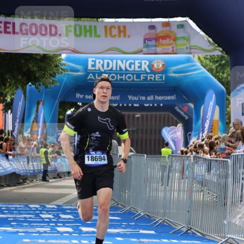 29.06.2025 - hella hamburg halbmarathon Strokosch-Dieckow http://msf.ph/oto/8299051 29.06.2025 10:17:20 Ziel 18694 meine-sportfotos.de