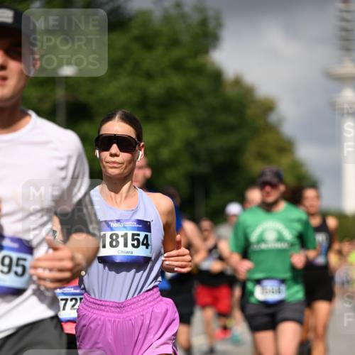 29.06.2025 - hella hamburg halbmarathon Dr. Thomas Lammeyer http://msf.ph/oto/8299053 29.06.2025 09:53:55 Kennedybrücke 1209, 1358, 1675, 1688, 1803, 1882, 2415, 2568, 2675, 2826, 3332, 4205, 4398, 4528, 4823, 5409, 5436, 5745, 5791, 5803, 6458, 6529, 6649, 7774, 8450, 8958, 9017, 9116, 9302, 9365, 9711, 10218, 10922, 11305, 11379 meine-sportfotos.de