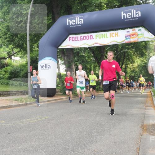 29.06.2025 - hella hamburg halbmarathon KatJ http://msf.ph/oto/8299064 29.06.2025 10:43:09 Zwischen KM18-KM19 1180, 6759, 6924 meine-sportfotos.de