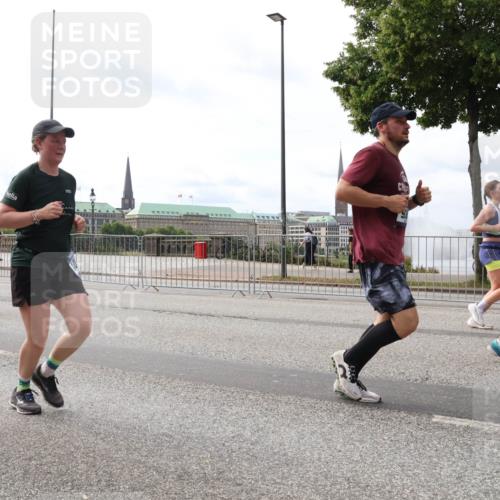 29.06.2025 - hella hamburg halbmarathon Lena Gebhardt http://msf.ph/oto/8299069 29.06.2025 10:21:43 Lombardsbrücke 575, 12041, 1072, 1158, 1191, 1250, 1294, 1401, 1668, 1958, 2172, 2271, 2315, 2353, 2529, 2635, 2815, 3122, 3606, 3770, 3817, 3825, 3826, 3995, 4046, 4289, 4375, 4376, 4697, 4786, 5122, 5373, 5395, 5412, 5493, 5641, 5759, 5957, 6086, 6103, 6475, 6676, 6805, 6844, 7075, 7162, 7375, 7522, 7553, 7612, 7672, 7781, 8095, 8286, 8715, 8844, 8896, 8959, 9002, 9062, 9100, 9369, 9483, 9499, 9532, 9624, 10374, 10874 meine-sportfotos.de