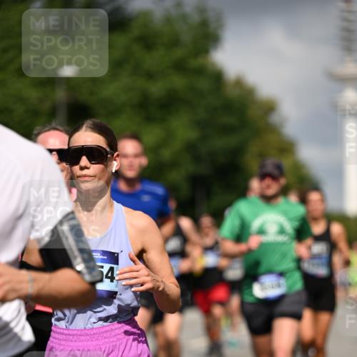 29.06.2025 - hella hamburg halbmarathon Dr. Thomas Lammeyer http://msf.ph/oto/8299076 29.06.2025 09:53:55 Kennedybrücke 1209, 1358, 1675, 1688, 1803, 1882, 2415, 2568, 2675, 2826, 3332, 4205, 4398, 4528, 4823, 5409, 5436, 5745, 5791, 5803, 6458, 6529, 6649, 7774, 8450, 8958, 9017, 9116, 9302, 9365, 9711, 10218, 10922, 11305, 11379 meine-sportfotos.de