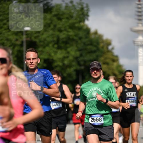 29.06.2025 - hella hamburg halbmarathon Dr. Thomas Lammeyer http://msf.ph/oto/8299090 29.06.2025 09:53:56 Kennedybrücke 1209, 1358, 1675, 1688, 1803, 1882, 2415, 2568, 2675, 2826, 3332, 4205, 4398, 4528, 4823, 5409, 5436, 5508, 5745, 5791, 5803, 6458, 6529, 6649, 7774, 8450, 8958, 9017, 9116, 9302, 9365, 9711, 10218, 10922, 11281, 11305, 11379 meine-sportfotos.de