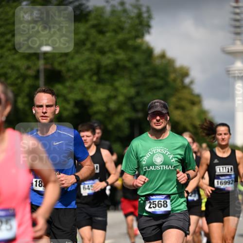 29.06.2025 - hella hamburg halbmarathon Dr. Thomas Lammeyer http://msf.ph/oto/8299102 29.06.2025 09:53:56 Kennedybrücke 1209, 1358, 1675, 1688, 1803, 1882, 2415, 2568, 2675, 2826, 3332, 4205, 4398, 4528, 4823, 5409, 5436, 5508, 5745, 5791, 5803, 6458, 6529, 6649, 7774, 8450, 8958, 9017, 9116, 9302, 9365, 9711, 10218, 10922, 11281, 11305, 11379 meine-sportfotos.de