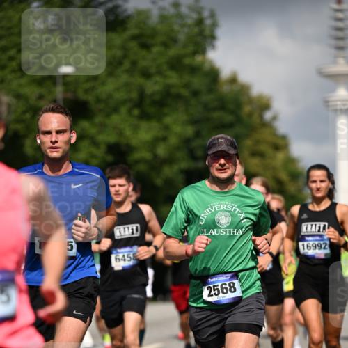 29.06.2025 - hella hamburg halbmarathon Dr. Thomas Lammeyer http://msf.ph/oto/8299109 29.06.2025 09:53:56 Kennedybrücke 1209, 1358, 1675, 1688, 1803, 1882, 2415, 2568, 2675, 2826, 3332, 4205, 4398, 4528, 4823, 5409, 5436, 5508, 5745, 5791, 5803, 6458, 6529, 6649, 7774, 8450, 8958, 9017, 9116, 9302, 9365, 9711, 10218, 10922, 11281, 11305, 11379 meine-sportfotos.de