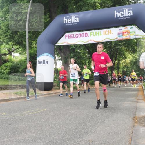 29.06.2025 - hella hamburg halbmarathon KatJ http://msf.ph/oto/8299128 29.06.2025 10:43:09 Zwischen KM18-KM19 1180, 6759, 6924 meine-sportfotos.de