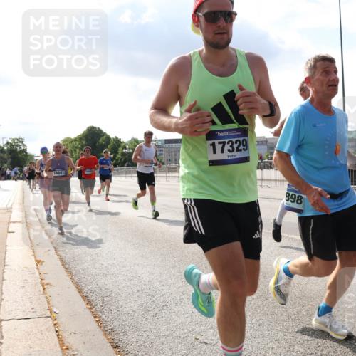 29.06.2025 - hella hamburg halbmarathon Lena Gebhardt http://msf.ph/oto/8299150 29.06.2025 09:46:56 Lombardsbrücke 14841, 17329, 898, 1053, 1344, 1396, 1411, 1577, 1889, 2243, 2563, 3005, 3790, 3935, 4477, 4944, 5048, 5152, 5193, 5660, 6032, 6305, 6683, 7080, 7466, 7622, 7628, 7831, 7867, 8312, 8323, 9376, 9519, 10298, 10477, 10771, 10927, 10929, 11055, 11230, 11304, 11370, 11661, 11898, 12204, 12447, 12899, 12987, 13148, 13199, 13493, 13494, 13729, 13771, 13961, 13991, 14069, 14310, 14385, 15902, 16243, 16811, 16957 meine-sportfotos.de