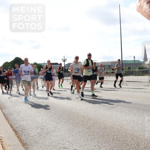 29.06.2025 - hella hamburg halbmarathon Lena Gebhardt http://msf.ph/oto/8299163 29.06.2025 09:59:26 Lombardsbrücke 12544, 1319, 7045, 17894, 1618, 12910, 18122, 2282, 1319, 1334, 1366, 1506, 1595, 1642, 1715, 1719, 1955, 1972, 2282, 2391, 2432, 2630, 2741, 2911, 3037, 3112, 3279, 3668, 3715, 4426, 4467, 4837, 4839, 5299, 5391, 5420, 5457, 5458, 5465, 5492, 5866, 6390, 6399, 6414, 6415, 6416, 7033, 7037, 7129, 7130, 7232, 7395, 7833, 7864, 8509, 8520, 8542, 8652, 8772, 8798, 8846, 8929, 9142, 9488, 9884, 9903, 9907, 9922, 9984, 10020, 10266, 11039, 11568, 11844 meine-sportfotos.de
