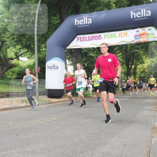 29.06.2025 - hella hamburg halbmarathon KatJ http://msf.ph/oto/8299218 29.06.2025 10:43:09 Zwischen KM18-KM19 1180, 6759, 6924 meine-sportfotos.de