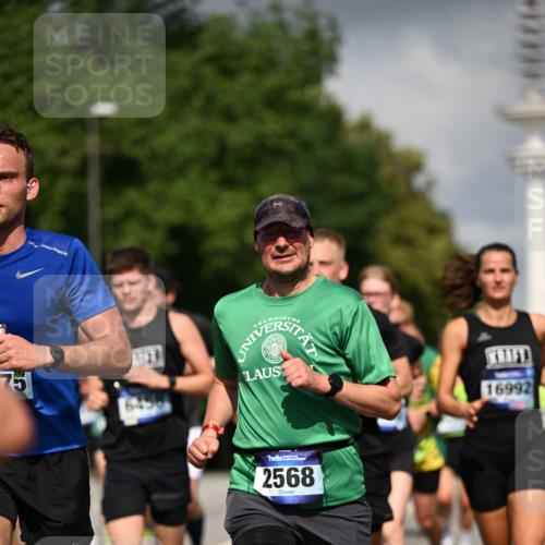 29.06.2025 - hella hamburg halbmarathon Dr. Thomas Lammeyer http://msf.ph/oto/8299232 29.06.2025 09:53:56 Kennedybrücke 1209, 1358, 1675, 1688, 1803, 1882, 2415, 2568, 2675, 2826, 3332, 4205, 4398, 4528, 4823, 5409, 5436, 5508, 5745, 5791, 5803, 6458, 6529, 6649, 7774, 8450, 8958, 9017, 9116, 9302, 9365, 9711, 10218, 10922, 11281, 11305, 11379 meine-sportfotos.de