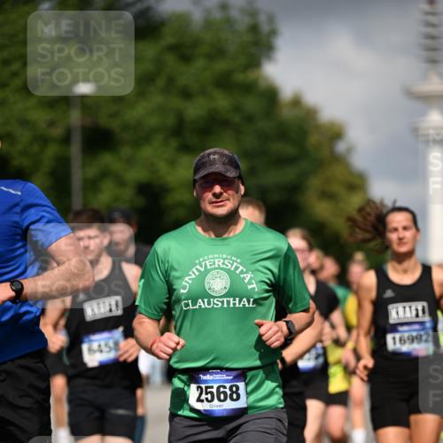 29.06.2025 - hella hamburg halbmarathon Dr. Thomas Lammeyer http://msf.ph/oto/8299270 29.06.2025 09:53:57 Kennedybrücke 1209, 1358, 1675, 1688, 1882, 2415, 2568, 2675, 2826, 3332, 4205, 4380, 4398, 4823, 5409, 5436, 5508, 5745, 5791, 5803, 6458, 6529, 6649, 7026, 7774, 8450, 8958, 9017, 9116, 9302, 9365, 9711, 10218, 10922, 11281, 11305, 11379 meine-sportfotos.de