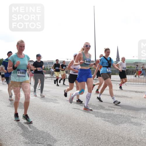 29.06.2025 - hella hamburg halbmarathon Lena Gebhardt http://msf.ph/oto/8299292 29.06.2025 10:36:57 Lombardsbrücke 15992, 8499, 212, 13165, 1022, 1118, 1253, 1339, 1488, 1490, 1597, 1948, 1952, 1954, 2031, 2072, 2104, 2124, 2272, 2480, 2552, 2588, 3127, 3165, 3428, 3714, 3873, 3895, 4084, 4347, 4618, 4733, 4762, 4996, 5224, 5538, 5640, 5786, 5789, 6156, 6172, 6190, 6359, 6584, 6804, 7202, 7707, 7773, 8007, 8257, 8258, 8315, 8499, 8758, 8936, 8937, 8945, 9054, 9055, 9295, 9500, 9694, 13265, 15077, 17156, 17807, 18152, 18488 meine-sportfotos.de