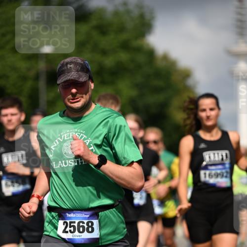 29.06.2025 - hella hamburg halbmarathon Dr. Thomas Lammeyer http://msf.ph/oto/8299313 29.06.2025 09:53:57 Kennedybrücke 1209, 1358, 1675, 1688, 1882, 2415, 2568, 2675, 2826, 3332, 4205, 4380, 4398, 4823, 5409, 5436, 5508, 5745, 5791, 5803, 6458, 6529, 6649, 7026, 7774, 8450, 8958, 9017, 9116, 9302, 9365, 9711, 10218, 10922, 11281, 11305, 11379 meine-sportfotos.de