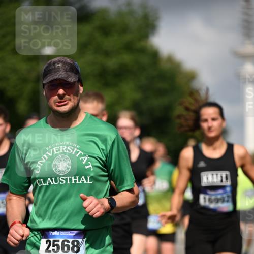 29.06.2025 - hella hamburg halbmarathon Dr. Thomas Lammeyer http://msf.ph/oto/8299335 29.06.2025 09:53:57 Kennedybrücke 1209, 1358, 1675, 1688, 1882, 2415, 2568, 2675, 2826, 3332, 4205, 4380, 4398, 4823, 5409, 5436, 5508, 5745, 5791, 5803, 6458, 6529, 6649, 7026, 7774, 8450, 8958, 9017, 9116, 9302, 9365, 9711, 10218, 10922, 11281, 11305, 11379 meine-sportfotos.de
