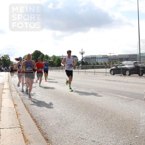 29.06.2025 - hella hamburg halbmarathon Lena Gebhardt http://msf.ph/oto/8299346 29.06.2025 09:46:57 Lombardsbrücke 14841, 14065, 1411, 1053, 1344, 1396, 1411, 1577, 1889, 2243, 2563, 2836, 3005, 3790, 3935, 4477, 4944, 5048, 5152, 5193, 5660, 6032, 6305, 6683, 7080, 7466, 7622, 7628, 7831, 7867, 8312, 8323, 9376, 9519, 10298, 10477, 10771, 10927, 11055, 11230, 11304, 11370, 11661, 11898, 12204, 12447, 12899, 12987, 13148, 13199, 13493, 13494, 13729, 13771, 13961, 13991, 14069, 14310, 14385, 15902, 16243, 16811, 16957 meine-sportfotos.de