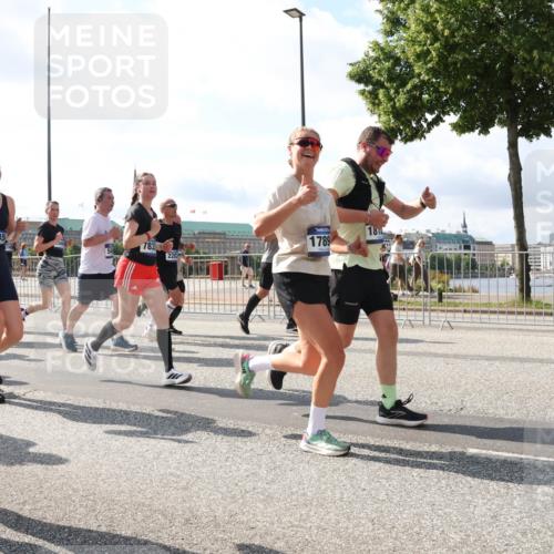 29.06.2025 - hella hamburg halbmarathon Lena Gebhardt http://msf.ph/oto/8299347 29.06.2025 09:59:28 Lombardsbrücke 12544, 18, 045, 1789, 7833, 1319, 1334, 1366, 1506, 1595, 1642, 1715, 1719, 1955, 1972, 2282, 2391, 2432, 2630, 2741, 2911, 3037, 3112, 3279, 3668, 3715, 4426, 4467, 4837, 4839, 5299, 5391, 5420, 5457, 5458, 5465, 5492, 5866, 6390, 6399, 6414, 6415, 6416, 7033, 7037, 7129, 7130, 7232, 7395, 7833, 7864, 8330, 8509, 8520, 8542, 8652, 8772, 8798, 8846, 8929, 9142, 9488, 9884, 9903, 9907, 9922, 9984, 10020, 10031, 10266, 11039, 11568, 11844 meine-sportfotos.de