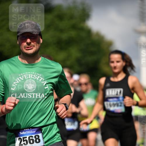 29.06.2025 - hella hamburg halbmarathon Dr. Thomas Lammeyer http://msf.ph/oto/8299358 29.06.2025 09:53:57 Kennedybrücke 1209, 1358, 1675, 1688, 1882, 2415, 2568, 2675, 2826, 3332, 4205, 4380, 4398, 4823, 5409, 5436, 5508, 5745, 5791, 5803, 6458, 6529, 6649, 7026, 7774, 8450, 8958, 9017, 9116, 9302, 9365, 9711, 10218, 10922, 11281, 11305, 11379 meine-sportfotos.de