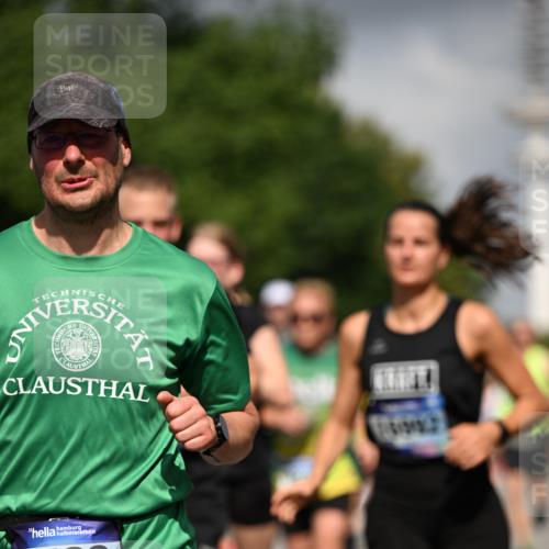 29.06.2025 - hella hamburg halbmarathon Dr. Thomas Lammeyer http://msf.ph/oto/8299372 29.06.2025 09:53:57 Kennedybrücke 1209, 1358, 1675, 1688, 1882, 2415, 2568, 2675, 2826, 3332, 4205, 4380, 4398, 4823, 5409, 5436, 5508, 5745, 5791, 5803, 6458, 6529, 6649, 7026, 7774, 8450, 8958, 9017, 9116, 9302, 9365, 9711, 10218, 10922, 11281, 11305, 11379 meine-sportfotos.de
