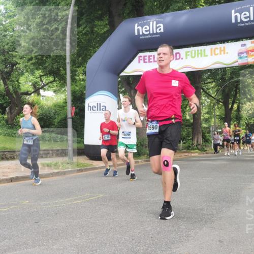 29.06.2025 - hella hamburg halbmarathon KatJ http://msf.ph/oto/8299381 29.06.2025 10:43:10 Zwischen KM18-KM19 1180, 6924, 8330 meine-sportfotos.de