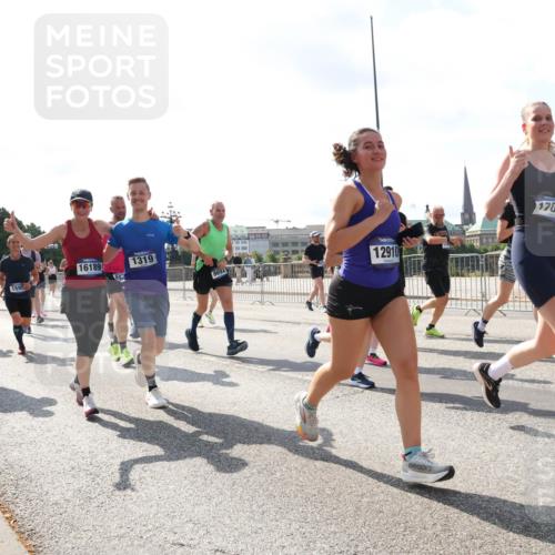 29.06.2025 - hella hamburg halbmarathon Lena Gebhardt http://msf.ph/oto/8299471 29.06.2025 09:59:28 Lombardsbrücke 3112, 1595, 16189, 1319, 8652, 12910, 17045, 1319, 1334, 1366, 1506, 1595, 1642, 1715, 1719, 1955, 1972, 2282, 2391, 2432, 2630, 2741, 2911, 3037, 3112, 3279, 3668, 3715, 4426, 4467, 4837, 4839, 5299, 5391, 5420, 5457, 5458, 5465, 5492, 5866, 6390, 6399, 6414, 6415, 6416, 7033, 7037, 7129, 7130, 7232, 7395, 7833, 7864, 8330, 8509, 8520, 8542, 8652, 8772, 8798, 8846, 8929, 9142, 9488, 9884, 9903, 9907, 9922, 9984, 10020, 10031, 10266, 11039, 11568, 11844 meine-sportfotos.de