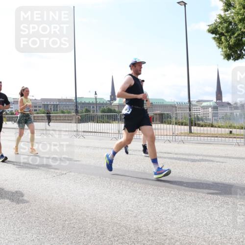 29.06.2025 - hella hamburg halbmarathon Lena Gebhardt http://msf.ph/oto/8299482 29.06.2025 10:12:08 Lombardsbrücke 1062, 1328, 1790, 1850, 1992, 2661, 3363, 3746, 4227, 5176, 5379, 5605, 6822, 6871, 7474, 7571, 9191, 9253, 9405, 9428, 9705, 10042, 10409, 10428, 10685, 11507, 11509, 11525, 11537, 11581, 11917, 12473, 13171, 13177, 13542, 13958, 14060, 14196, 14313, 14384, 14863, 14868, 15137, 15945, 16379, 16976, 17080, 17638, 17774, 17866, 18261, 18395, 18429, 18655 meine-sportfotos.de