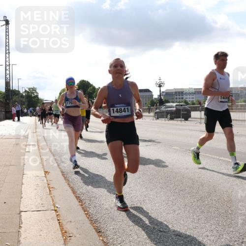 29.06.2025 - hella hamburg halbmarathon Lena Gebhardt http://msf.ph/oto/8299487 29.06.2025 09:46:58 Lombardsbrücke 170, 14841, 1400, 1053, 1344, 1396, 1411, 1577, 1889, 1959, 2243, 2563, 2836, 3005, 3790, 3935, 4477, 4944, 5048, 5152, 5193, 5660, 6032, 6305, 6683, 7080, 7466, 7622, 7628, 7831, 7867, 8312, 8323, 9376, 9519, 10298, 10477, 10771, 10927, 11055, 11304, 11370, 11661, 11898, 12204, 12447, 12899, 12987, 13148, 13199, 13493, 13494, 13729, 13771, 13961, 13991, 14069, 14310, 14385, 15902, 16243, 16811, 16957 meine-sportfotos.de