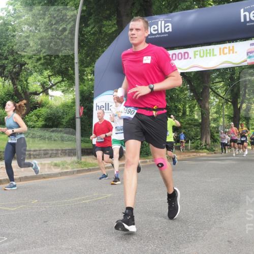 29.06.2025 - hella hamburg halbmarathon KatJ http://msf.ph/oto/8299494 29.06.2025 10:43:10 Zwischen KM18-KM19 1180, 6924, 8330 meine-sportfotos.de