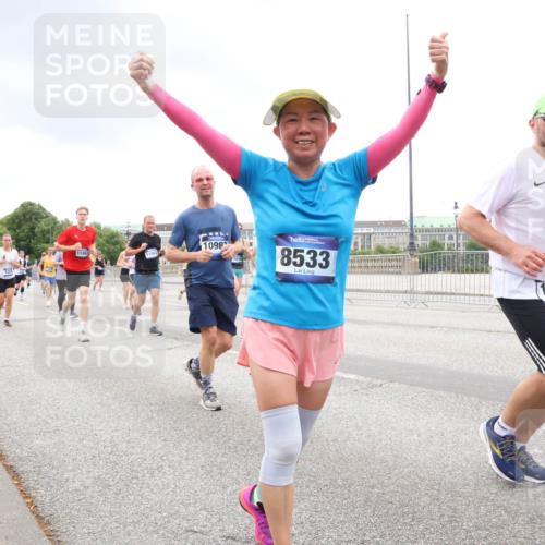 29.06.2025 - hella hamburg halbmarathon Lena Gebhardt http://msf.ph/oto/8299506 29.06.2025 10:56:19 Lombardsbrücke 11863, 11862, 1098, 8533, 15173, 1047, 1113, 1738, 1909, 2095, 2143, 2307, 2793, 2915, 3257, 3268, 3438, 3520, 3675, 3676, 3953, 3987, 4083, 4265, 4354, 4473, 4773, 4836, 5237, 5306, 5438, 5580, 5693, 5757, 5994, 6055, 6056, 6113, 6494, 6594, 6690, 6968, 7025, 7028, 7090, 7307, 7516, 7616, 7711, 8005, 8108, 8305, 8517, 8533, 8606, 8766, 9383, 9435, 9606, 9838, 9948, 9953, 10449, 10555, 10569, 10640, 10740, 10784, 10987 meine-sportfotos.de