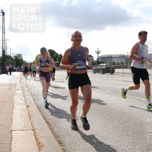 29.06.2025 - hella hamburg halbmarathon Lena Gebhardt http://msf.ph/oto/8299520 29.06.2025 09:46:58 Lombardsbrücke 170, 4841, 1053, 1344, 1396, 1411, 1577, 1889, 1959, 2243, 2563, 2836, 3005, 3790, 3935, 4477, 4944, 5048, 5152, 5193, 5660, 6032, 6305, 6683, 7080, 7466, 7622, 7628, 7831, 7867, 8312, 8323, 9376, 9519, 10298, 10477, 10771, 10927, 11055, 11304, 11370, 11661, 11898, 12204, 12447, 12899, 12987, 13148, 13199, 13493, 13494, 13729, 13771, 13961, 13991, 14069, 14310, 14385, 15902, 16243, 16811, 16957 meine-sportfotos.de