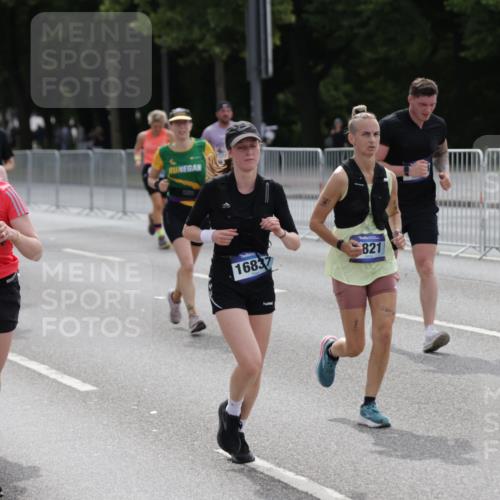 29.06.2025 - hella hamburg halbmarathon Jannik Wohlers http://msf.ph/oto/8299563 29.06.2025 10:37:04 Lombardsbrücke 1276, 1337, 1819, 2016, 2486, 2640, 3633, 4097, 5146, 5171, 5186, 5560, 5790, 5940, 6821, 6955, 7085, 7124, 7235, 7544, 7777, 7823, 8811, 8843, 9524, 10476, 10798, 10919, 11183, 11801, 11888, 11980, 12123, 12472, 12762, 12824, 12935, 13077, 14130, 14282, 14343, 14657, 15084, 16032, 16303, 16582, 16680, 16706, 16831, 16837, 17305, 17307, 17355, 17965, 18710, 18903 meine-sportfotos.de