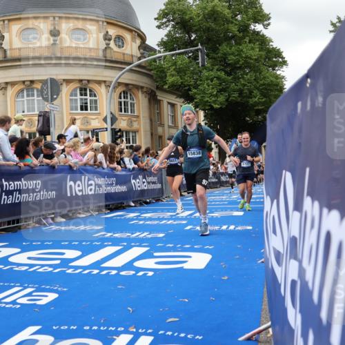 29.06.2025 - hella hamburg halbmarathon Strokosch-Dieckow http://msf.ph/oto/8299627 29.06.2025 10:53:24 Ziel 1061, 1499, 1683, 1727, 2070, 2074, 2354, 4065, 5866, 6198, 6629, 6942, 7312, 8651, 11068, 11844, 12490, 12909, 13912, 13997, 15497, 15681, 15838, 17710, 18134, 18450, 18901 meine-sportfotos.de