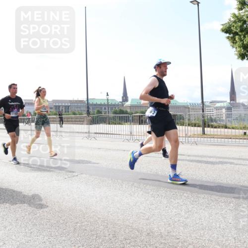 29.06.2025 - hella hamburg halbmarathon Lena Gebhardt http://msf.ph/oto/8299638 29.06.2025 10:12:08 Lombardsbrücke 1062, 1328, 1790, 1850, 1992, 2661, 3363, 3746, 4227, 5176, 5379, 5605, 6822, 6871, 7474, 7571, 9191, 9253, 9405, 9428, 9705, 10042, 10409, 10428, 10685, 11507, 11509, 11525, 11537, 11581, 11917, 12473, 13171, 13177, 13542, 13958, 14060, 14196, 14313, 14384, 14863, 14868, 15137, 15945, 16379, 16976, 17080, 17638, 17774, 17866, 18261, 18395, 18429, 18655 meine-sportfotos.de