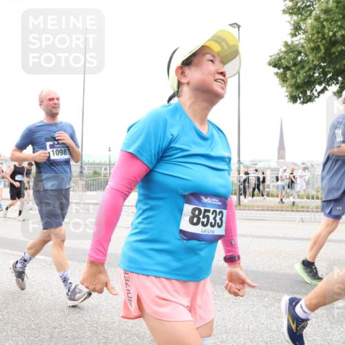29.06.2025 - hella hamburg halbmarathon Lena Gebhardt http://msf.ph/oto/8299691 29.06.2025 10:56:20 Lombardsbrücke 10987, 11862, 8533, 151, 1047, 1113, 1738, 1909, 2095, 2143, 2307, 2793, 2915, 3257, 3268, 3438, 3520, 3675, 3676, 3953, 3987, 4083, 4265, 4354, 4473, 4773, 4836, 5237, 5306, 5438, 5580, 5693, 5757, 5994, 6055, 6056, 6113, 6494, 6594, 6690, 6968, 7025, 7028, 7090, 7307, 7516, 7616, 7711, 8005, 8108, 8305, 8517, 8533, 8606, 8766, 8939, 8943, 9383, 9435, 9606, 9838, 9948, 9953, 10449, 10555, 10569, 10571, 10640, 10740, 10784, 10987 meine-sportfotos.de