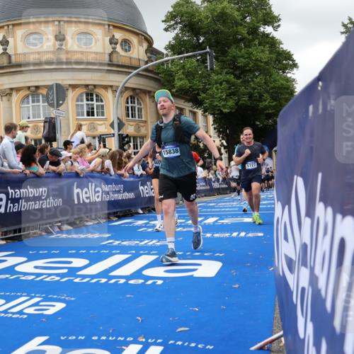 29.06.2025 - hella hamburg halbmarathon Strokosch-Dieckow http://msf.ph/oto/8299700 29.06.2025 10:53:24 Ziel 1061, 1499, 1683, 1727, 2070, 2074, 2354, 4065, 5866, 6198, 6629, 6942, 7312, 8651, 11068, 11844, 12490, 12909, 13912, 13997, 15497, 15681, 15838, 17710, 18134, 18450, 18901 meine-sportfotos.de