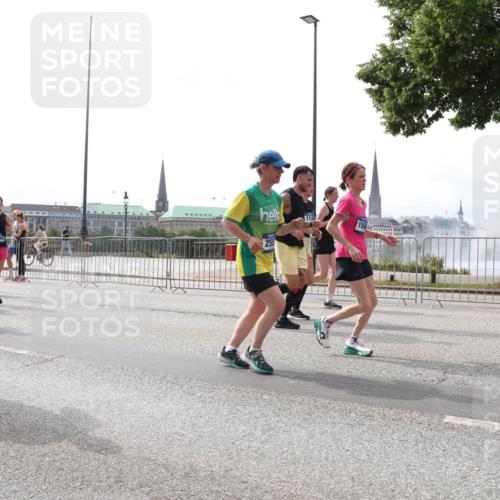 29.06.2025 - hella hamburg halbmarathon Lena Gebhardt http://msf.ph/oto/8299759 29.06.2025 10:36:59 Lombardsbrücke 1952, 8945, 255, 1118, 155, 1022, 1118, 1253, 1339, 1488, 1490, 1597, 1948, 1952, 1954, 2031, 2072, 2104, 2124, 2272, 2480, 2552, 2588, 3127, 3165, 3428, 3714, 3873, 3895, 4084, 4347, 4618, 4733, 4762, 4996, 5224, 5538, 5640, 5786, 5789, 6156, 6172, 6359, 6584, 6804, 7202, 7707, 7773, 8007, 8257, 8258, 8315, 8499, 8758, 8936, 8937, 9054, 9055, 9295, 9500, 9694, 13265, 15077, 17156, 17807, 18152, 18488 meine-sportfotos.de