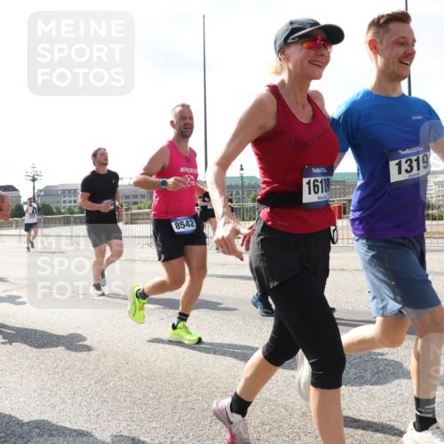 29.06.2025 - hella hamburg halbmarathon Lena Gebhardt http://msf.ph/oto/8299800 29.06.2025 09:59:29 Lombardsbrücke 0518, 3112, 5, 8542, 1619, 1319, 136, 1319, 1334, 1366, 1506, 1595, 1642, 1955, 1972, 2282, 2391, 2432, 2630, 2741, 2911, 3112, 3279, 3668, 3715, 4426, 4467, 4837, 4839, 5299, 5391, 5420, 5457, 5458, 5465, 5492, 5866, 6390, 6399, 6414, 6415, 6416, 7033, 7037, 7129, 7130, 7232, 7395, 7833, 7864, 8330, 8509, 8520, 8542, 8652, 8772, 8846, 8929, 9142, 9488, 9884, 9903, 9907, 9922, 9984, 10020, 10031, 10266, 11039, 11568, 11844 meine-sportfotos.de