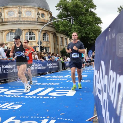29.06.2025 - hella hamburg halbmarathon Strokosch-Dieckow http://msf.ph/oto/8299805 29.06.2025 10:53:25 Ziel 1061, 1098, 1499, 1683, 1727, 2070, 2354, 4065, 5866, 6198, 6629, 6942, 8651, 11068, 11844, 12490, 12909, 13912, 13997, 15113, 15497, 15681, 15838, 17710, 18134, 18450, 18612, 18901 meine-sportfotos.de