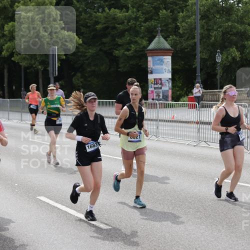 29.06.2025 - hella hamburg halbmarathon Jannik Wohlers http://msf.ph/oto/8299820 29.06.2025 10:37:05 Lombardsbrücke 1276, 1337, 1819, 2016, 2486, 2640, 3633, 4097, 5146, 5171, 5186, 5560, 5790, 5940, 6821, 6955, 7085, 7124, 7235, 7544, 7777, 7823, 8811, 8843, 9524, 10476, 10506, 10798, 10919, 11183, 11801, 11888, 11980, 12123, 12472, 12762, 12824, 12935, 13077, 14130, 14282, 14657, 15084, 16032, 16303, 16582, 16680, 16706, 16831, 16837, 17305, 17307, 17355, 17965, 18710, 18903 meine-sportfotos.de