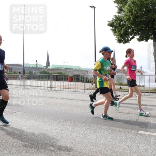 29.06.2025 - hella hamburg halbmarathon Lena Gebhardt http://msf.ph/oto/8299824 29.06.2025 10:37:00 Lombardsbrücke 1952, 255, 15588, 1022, 1118, 1253, 1339, 1488, 1490, 1597, 1948, 1952, 1954, 2031, 2072, 2104, 2272, 2480, 2552, 2588, 3127, 3165, 3714, 3873, 3895, 4084, 4347, 4618, 4733, 4762, 4996, 5224, 5538, 5640, 5786, 5789, 6156, 6172, 6359, 6584, 6804, 7202, 7707, 7773, 8007, 8257, 8258, 8315, 8499, 8758, 8936, 8937, 9054, 9055, 9295, 9500, 9694, 13265, 15077, 17156, 17807, 18152, 18488 meine-sportfotos.de