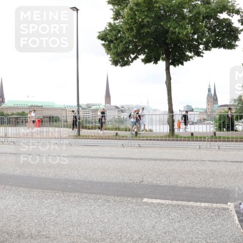 29.06.2025 - hella hamburg halbmarathon Lena Gebhardt http://msf.ph/oto/8299867 29.06.2025 10:56:21 Lombardsbrücke 15696, 1074, 1047, 1113, 1738, 1909, 2095, 2143, 2307, 2793, 2887, 2915, 2991, 3257, 3268, 3438, 3520, 3614, 3675, 3676, 3953, 3987, 4083, 4265, 4354, 4473, 4773, 4836, 5237, 5306, 5438, 5580, 5693, 5757, 5994, 6056, 6494, 6690, 6968, 7025, 7028, 7090, 7307, 7516, 7616, 7711, 8005, 8108, 8305, 8517, 8533, 8606, 8766, 8939, 8943, 9383, 9435, 9606, 9838, 9910, 9948, 9953, 10555, 10569, 10571, 10640, 10740, 10784, 10987 meine-sportfotos.de