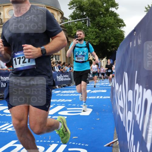 29.06.2025 - hella hamburg halbmarathon Strokosch-Dieckow http://msf.ph/oto/8299899 29.06.2025 10:53:26 Ziel 1030, 1061, 1098, 1499, 1683, 1727, 1783, 2070, 2354, 4065, 5866, 6198, 6628, 6629, 6942, 8651, 11068, 11844, 12490, 12909, 13912, 13997, 15113, 15497, 15838, 17710, 18134, 18450, 18612 meine-sportfotos.de