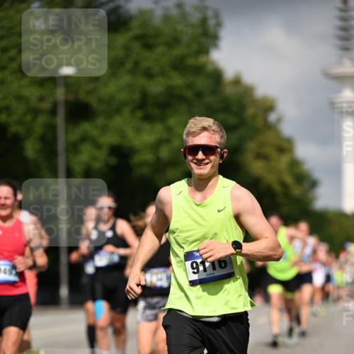 29.06.2025 - hella hamburg halbmarathon Dr. Thomas Lammeyer http://msf.ph/oto/8299920 29.06.2025 09:54:01 Kennedybrücke 1209, 1358, 1675, 1688, 1697, 1882, 2568, 2675, 2826, 3332, 3626, 4205, 4229, 4380, 4398, 4823, 5409, 5508, 5745, 6458, 6529, 6649, 6686, 6687, 7026, 8450, 8958, 9017, 9116, 9302, 9365, 10218, 10783, 10922, 11281, 11305, 11379 meine-sportfotos.de
